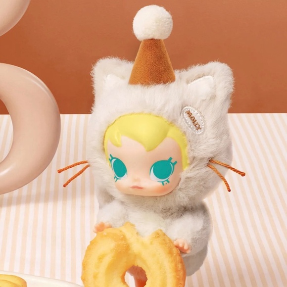 POP MART - Baby Molly Pocket Friends- It's Snack Time- BNIB - Picture 1 of 3